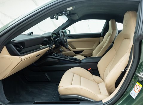 Porsche 911 GT3 TOURING (992) 18