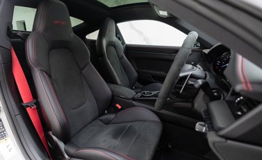Porsche 911 CARRERA GTS (992) 9