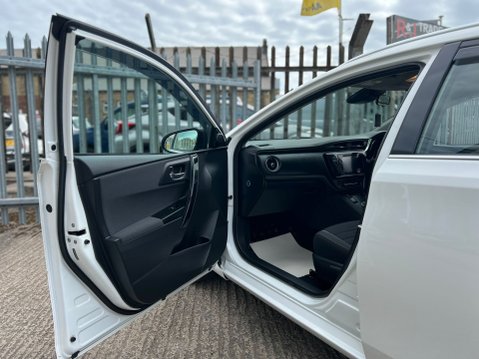 Toyota Auris VVT-I ICON TECH TOURING SPORTS 65