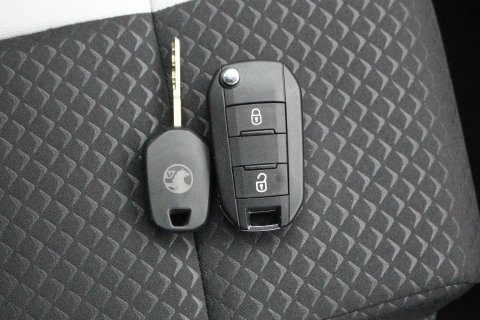 Vauxhall Frontera 5dr 1.2 145ps Ultimate Petrol Hybrid e-DCT Automatic 32