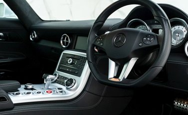 Mercedes-Benz SLS AMG 11