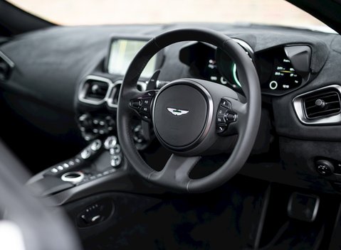 Aston Martin V8 Vantage 11