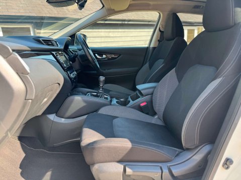 Nissan Qashqai 1.3 DIG-T N-Connecta SUV 5dr Petrol Manual Euro 6 (s/s) (160 ps) 25