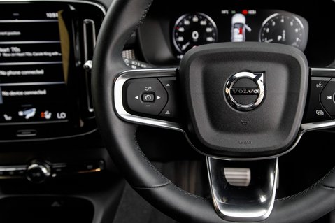 Volvo XC40 B4 R-DESIGN MHEV 18