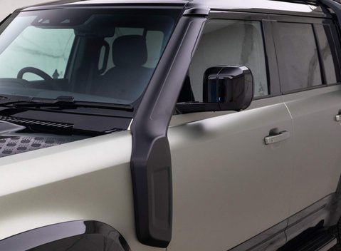 Land Rover Defender V8 25