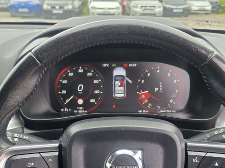 Volvo XC40 2.0 T4 Momentum SUV 5dr Petrol Auto AWD Euro 6 (s/s) (190 ps) 31