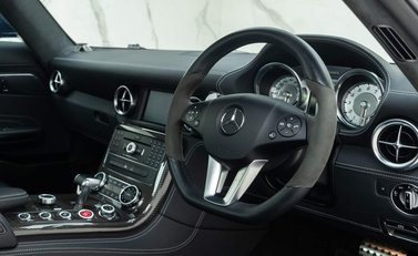 Mercedes-Benz SLS AMG 12
