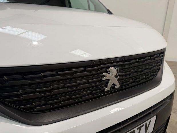 Peugeot Partner PARTNER LONG DIESEL 850 1.5 Blue HDi 100 Professional Prem + Crew Van 4