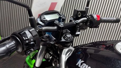 Kawasaki Z 2023 125CC NAKED BIKE MOT 10/27 WARRANTY SERVICED 1 OWNER 37