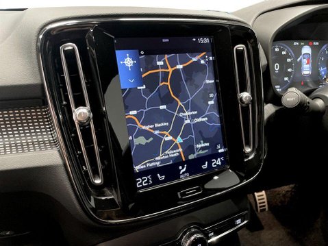 Volvo XC40 2.0 T4 R-Design Pro SUV 5dr Petrol Auto AWD Euro 6 (s/s) (190 ps) Reverse C 16