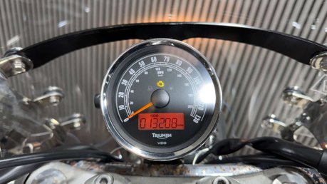 Triumph Bonneville 2013 ONLY 13K 1 OWNER LONG MOT MID-WEIGHT CRUISER BIKE 865CC 16