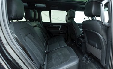 Land Rover Defender 110 V8 14