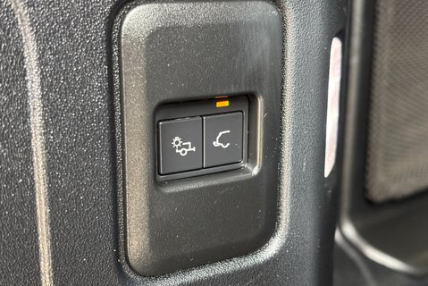 Land Rover Defender 110 D250 Hard Top SE MHEV - No VAT 34