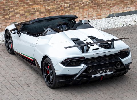 Lamborghini Huracan Spyder LP640-4 Performante 9