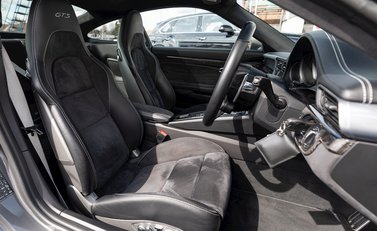 Porsche 911 Carrera GTS (991.2) 12