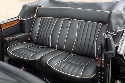 Rolls-Royce Corniche II Convertible 32