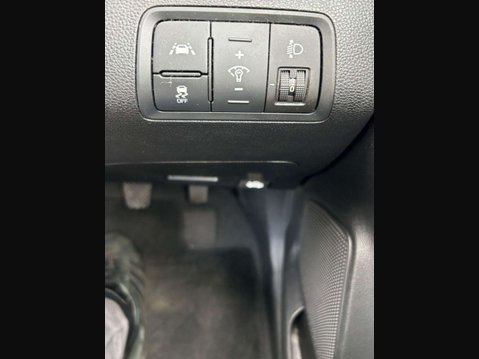 Hyundai i20 1.2 SE Launch Edition Hatchback 5dr Petrol Manual Euro 6 (s/s) (84 ps) BLUE 36