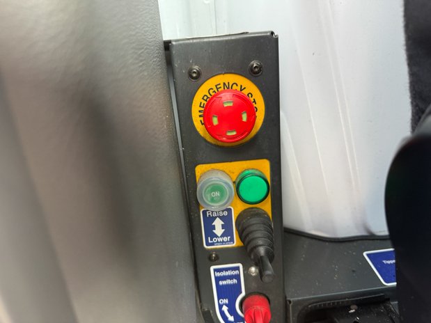 Ford Transit Tipper MWB [SOLD MM] L2 Leader 350 AIR CON Tow Bar EURO 6 33