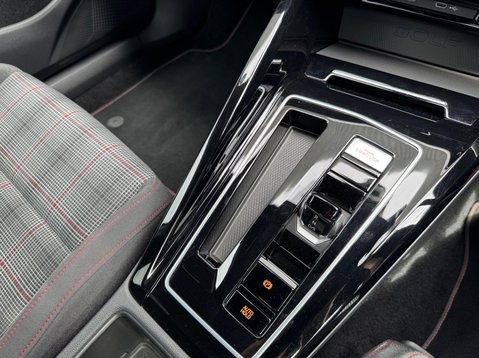 Volkswagen Golf GTI TSI DSG 25