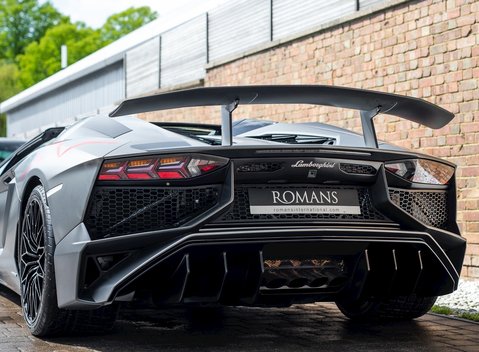 Lamborghini Aventador SV LP750-4 Roadster 27