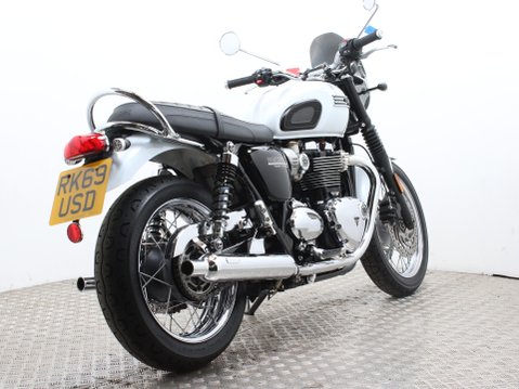 Triumph Bonneville T120 Diamond 12