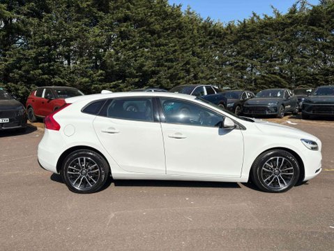 Volvo V40 2.0 T2 GPF Momentum Nav Plus Euro 6 (s/s) 5dr 3