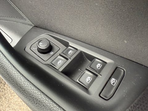 Volkswagen Passat SE NAV TDI DSG 21