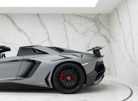 Lamborghini Aventador SV LP 750-4 Roadster 38