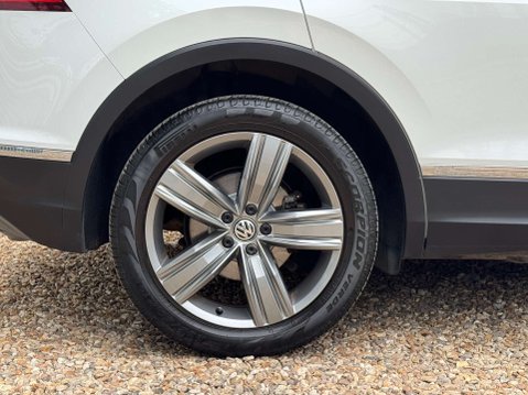 Volkswagen Tiguan 2.0 Tiguan SEL TDI BlueMotion Technology 4Motion Semi-Auto 4WD 5dr 17