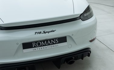 Porsche 718 SPYDER 32