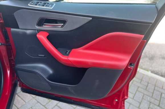 Jaguar F-Pace 3.0 V6 D300S AWD AUTO 30