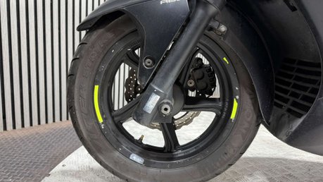 Kawasaki J300 2015 20K RUNNING MAXI SCOOTER PROJECT BIKE 300CC A2 17