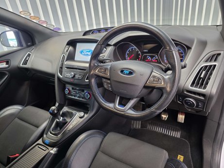 Ford Focus 2.3T EcoBoost RS Hatchback 5dr Petrol Manual AWD Euro 6 (s/s) (350 ps) 39