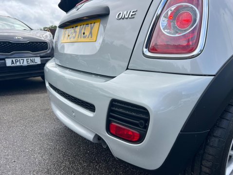 Mini Convertible 1.6 One Euro 6 2dr 21