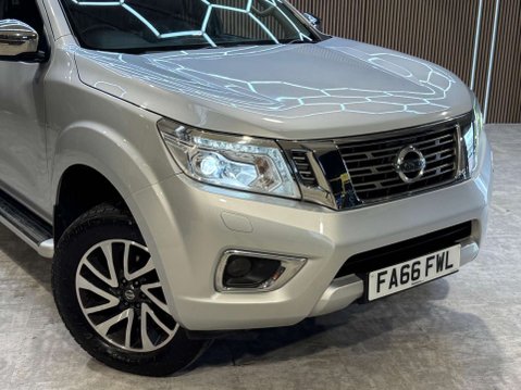 Nissan Navara 2.3 Navara Tekna dCi Auto 4WD 5dr 8