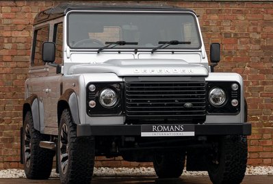Land Rover Defender 90 Works V8 70th Edition