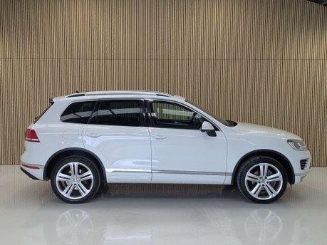 Volkswagen Touareg 3.0 Touareg V6 R-Line+ TDI BlueMotion Technology Auto 4WD 5dr 16
