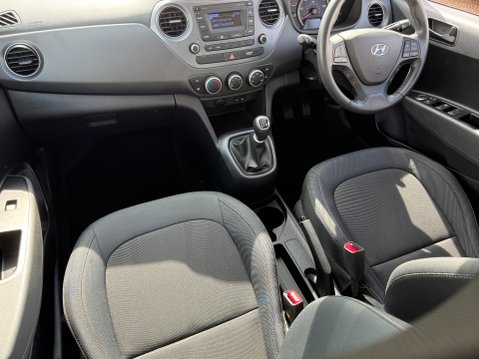Hyundai i10 SE *ONLY 8,365 MILES* 19