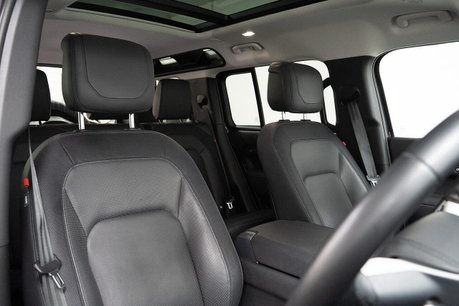 Land Rover Defender 2.0 P400e 15.4kWh X-Dynamic HSE SUV 5dr Petrol Plug-in Hybrid Auto 4WD Euro 3