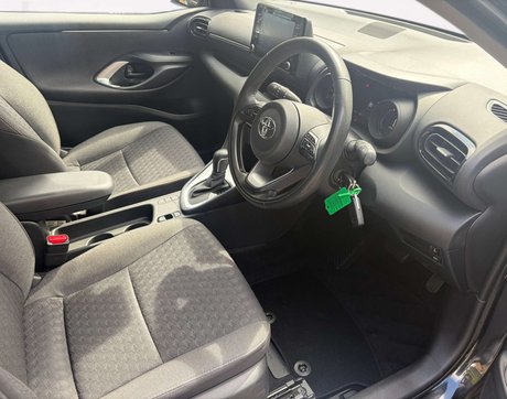 Toyota Yaris 1.5 Yaris Design HEV CVT 5dr 12