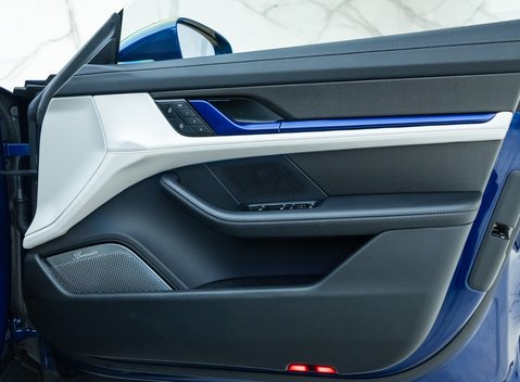 Porsche Taycan GTS Sport Turismo 27