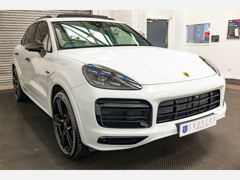 Porsche Cayenne 3.0 V6 E-Hybrid 17.9kWh Platinum Edition TiptronicS 4WD Euro 6 (s/s) 5dr (3 7