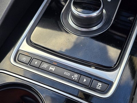 Jaguar F-Pace V6 S AWD 27