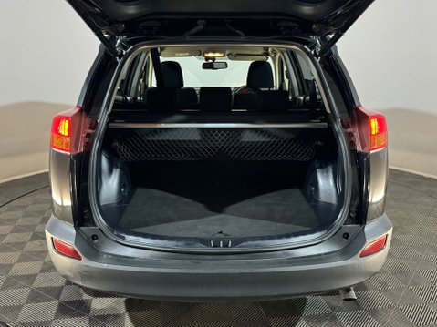 Toyota Rav 4 D-4D ICON 8