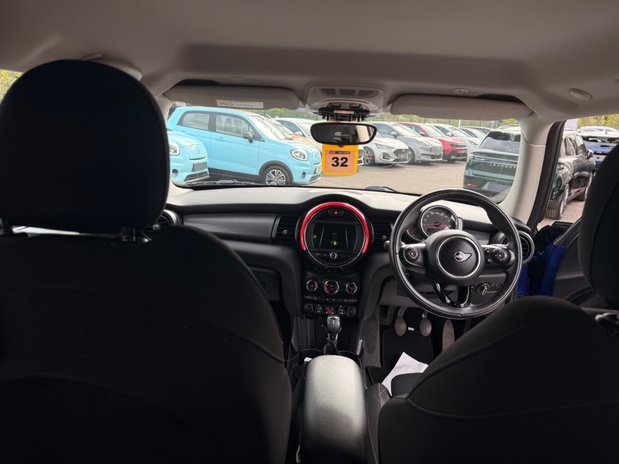 Mini Hatch COOPER 11