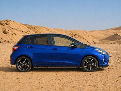 Toyota Yaris 1.5 VVT-h Blue Bi-Tone Hatchback 5dr Petrol Hybrid E-CVT Euro 6 (s/s) (100  4