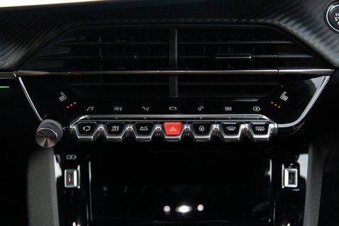 Peugeot 208 GT PREMIUM 34