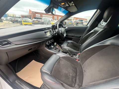 Alfa Romeo Giulietta 1.7 Giulietta Veloce TBi Semi-Automatic 5dr *NATIONAL DELIVERY* 14