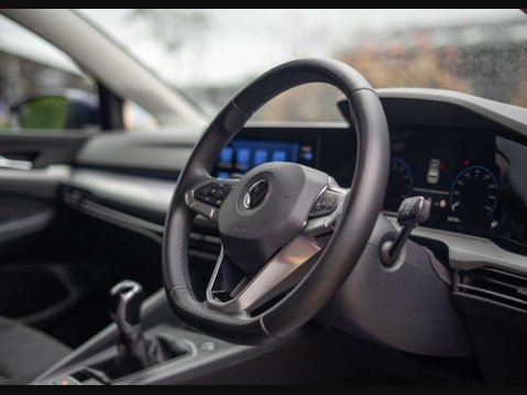 Volkswagen Golf 1.5 Golf Life TSi 5dr 18