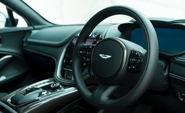 Aston Martin DBX 707 9